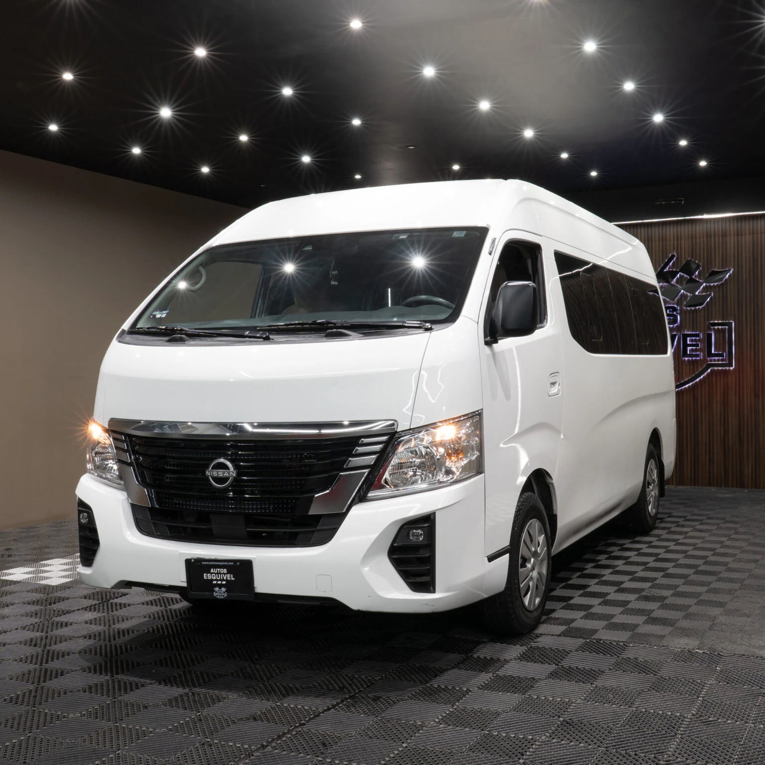 Nissan URVAN 2024 - imagen 20