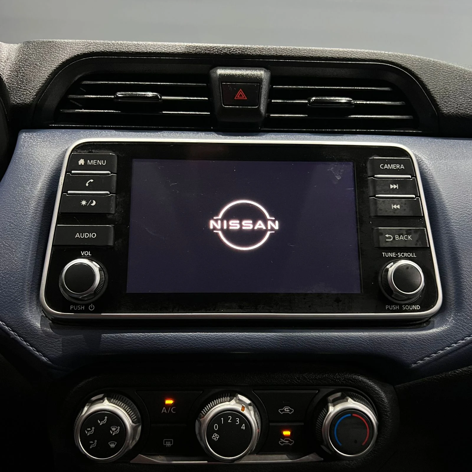 Nissan VERSA 2023 - imagen 11