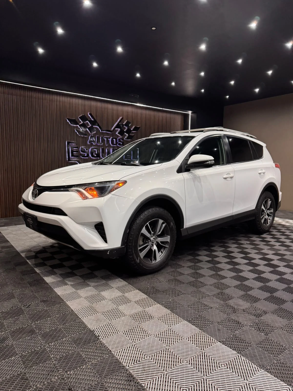 Toyota RAV 4 XLE 2016 - imagen 2