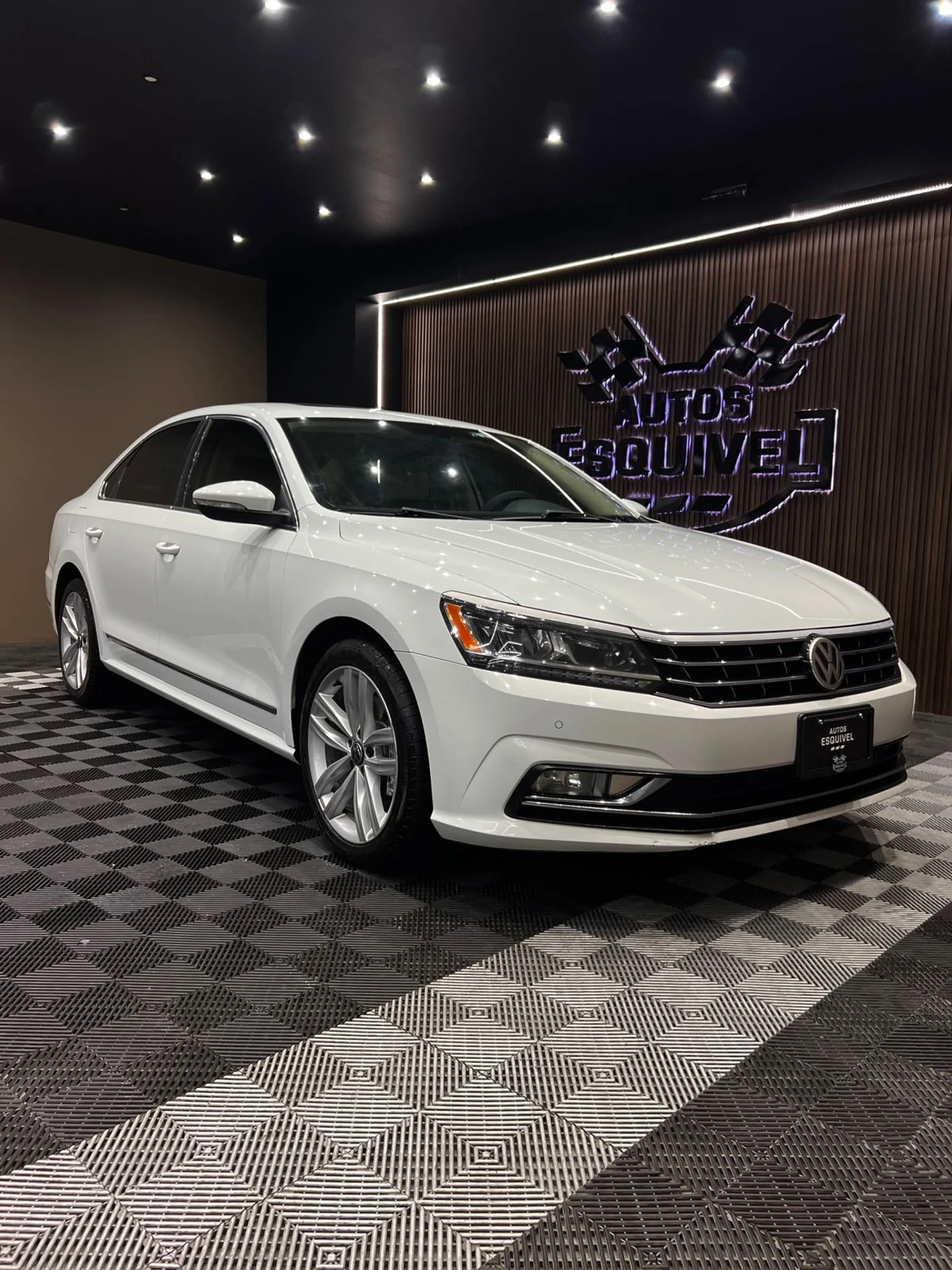 Volkswagen PASSAT R LINE 2017 - imagen 3