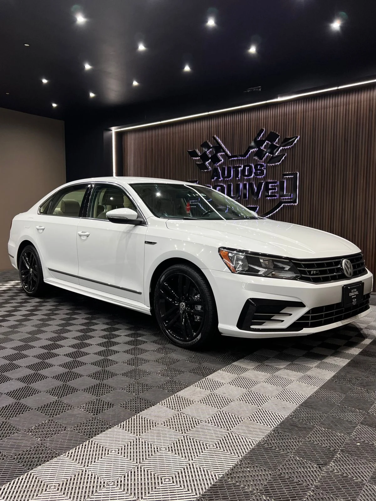 Volkswagen PASSAT R LINE 2017 - imagen 3